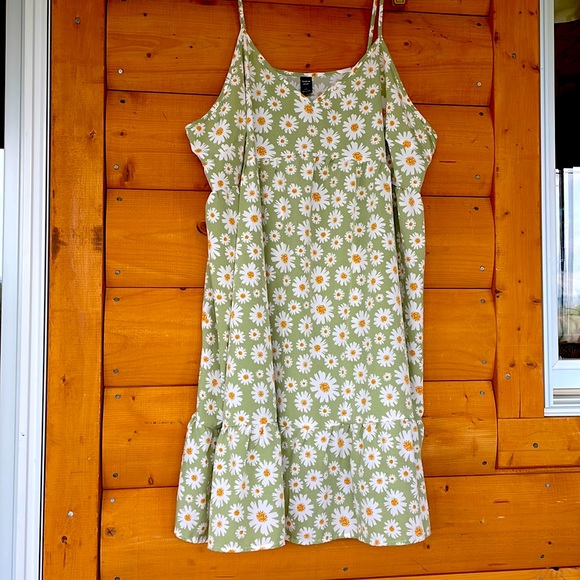 SHEIN Dresses & Skirts - SHEIN Curve Adorable Daisy Print Sun Dress. Plus Size 4XL. Green, orange & white